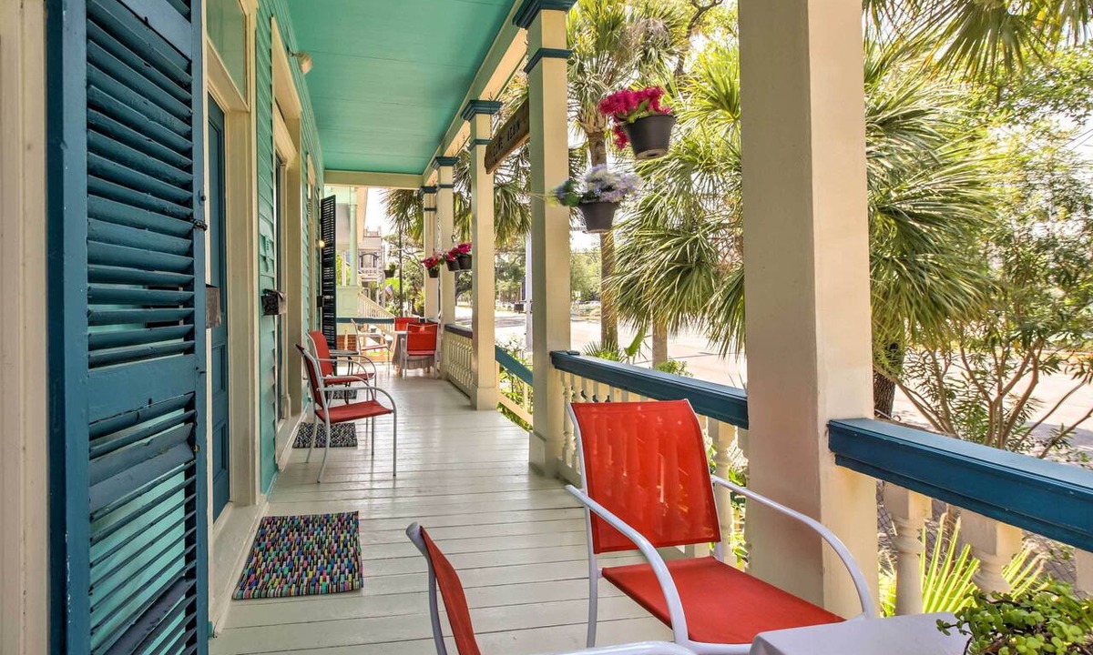 San Jacinto Apartment | < 1/2 Mi to Porretto Beach! Couples Retreat