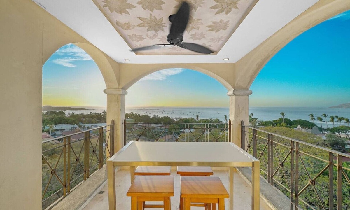 Tamarindo Apartment | 180 Degree Ocean view penthouse right in town