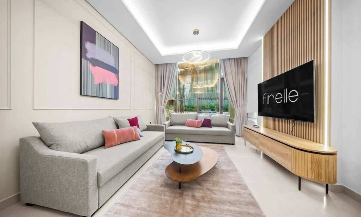 Jumeirah Village Circle Apartment | 1BR for 8 nr Circle Mall | Pvt Garden | Pool view
