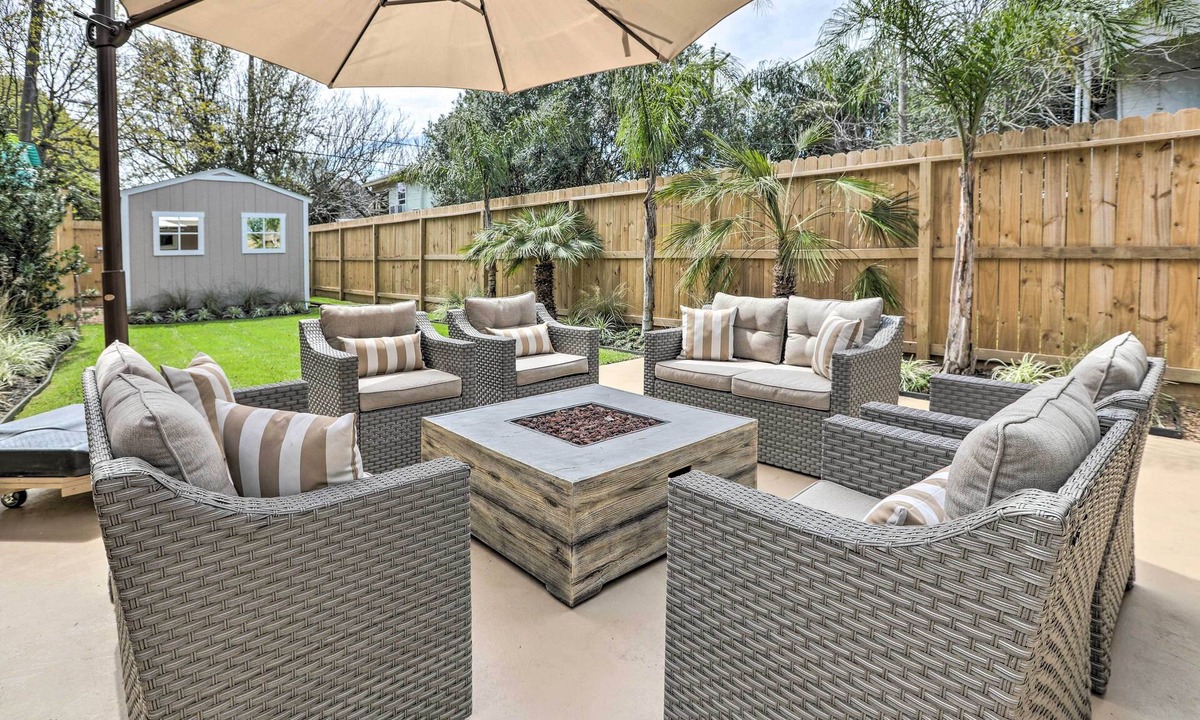 San Jacinto House | 2 Blocks to Stewart Beach: Home w/Backyard Oasis