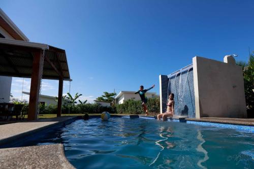 Bandera Villa | 2 Comfortable New Villas Near Pacific, Private Pool with Waterfall