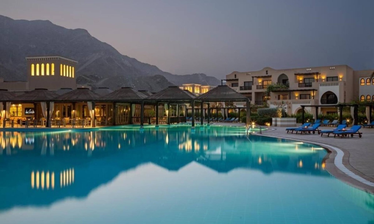 Al Aqah Hotel | 2 Welcoming and Bright Rooms - Your Go-To Spot for a Weekend Snorkeling Break