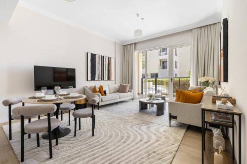 Dubai Apartment | 2BR La Mer Garden View Beach Access