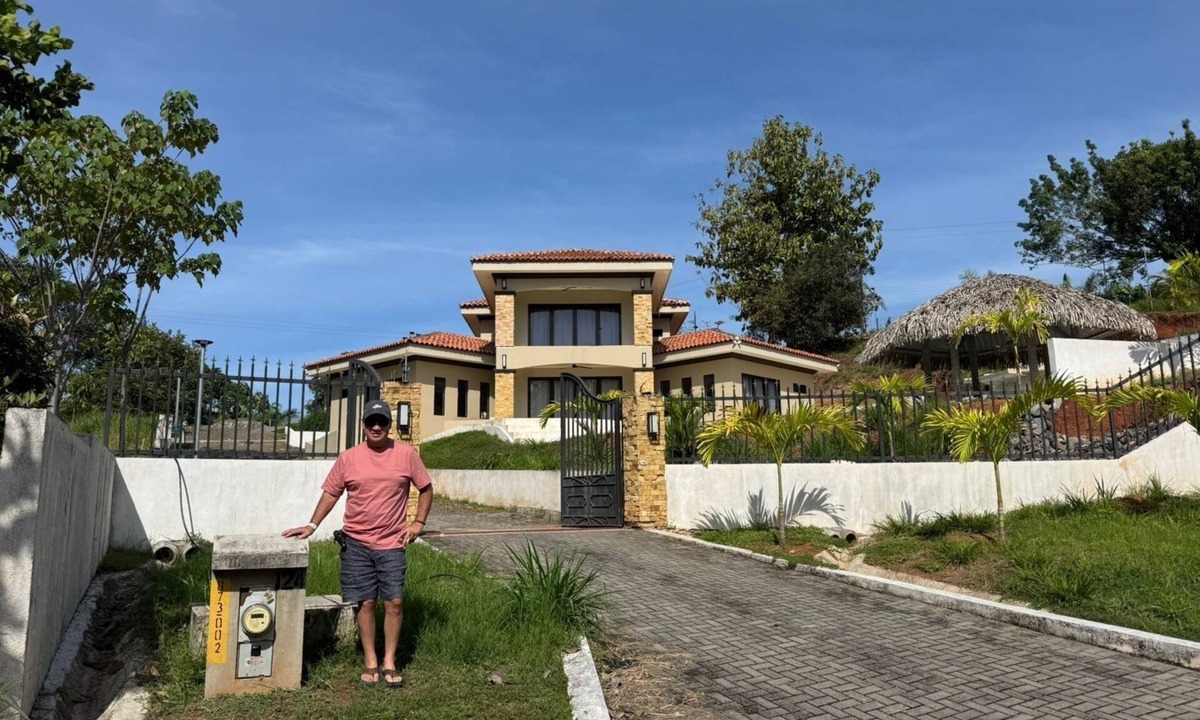 Jaco House | 3-bedroom 3 bath estate in Esterillos with pool and jacuzzi. New construction