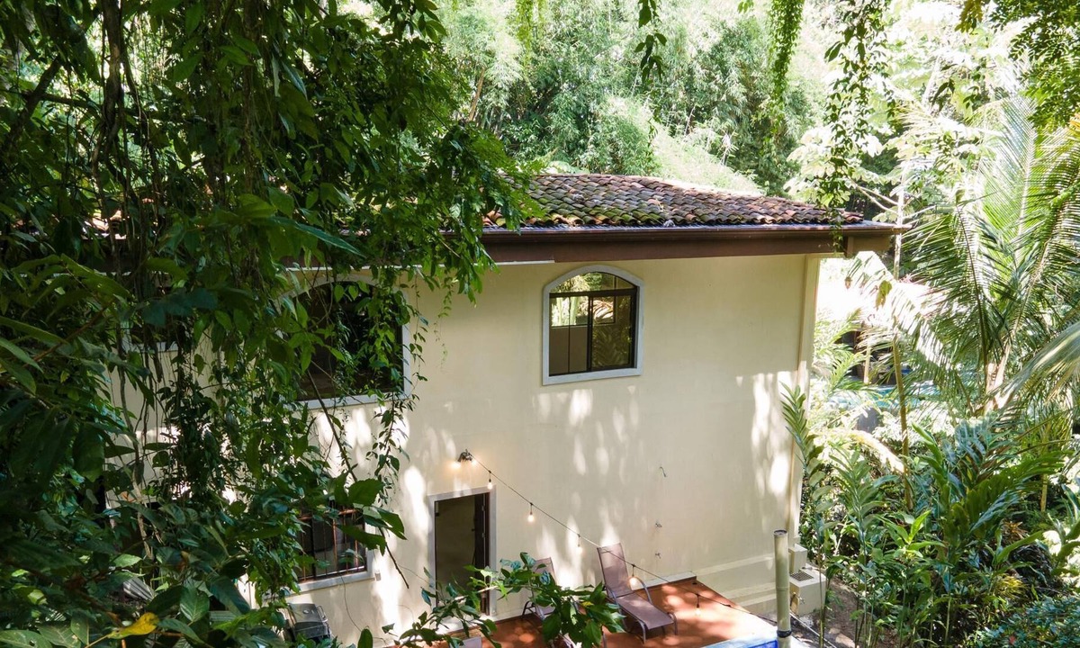 Quepos House | 3BR Casa Heron w/ Private Pool, Wi-Fi & BBQ
