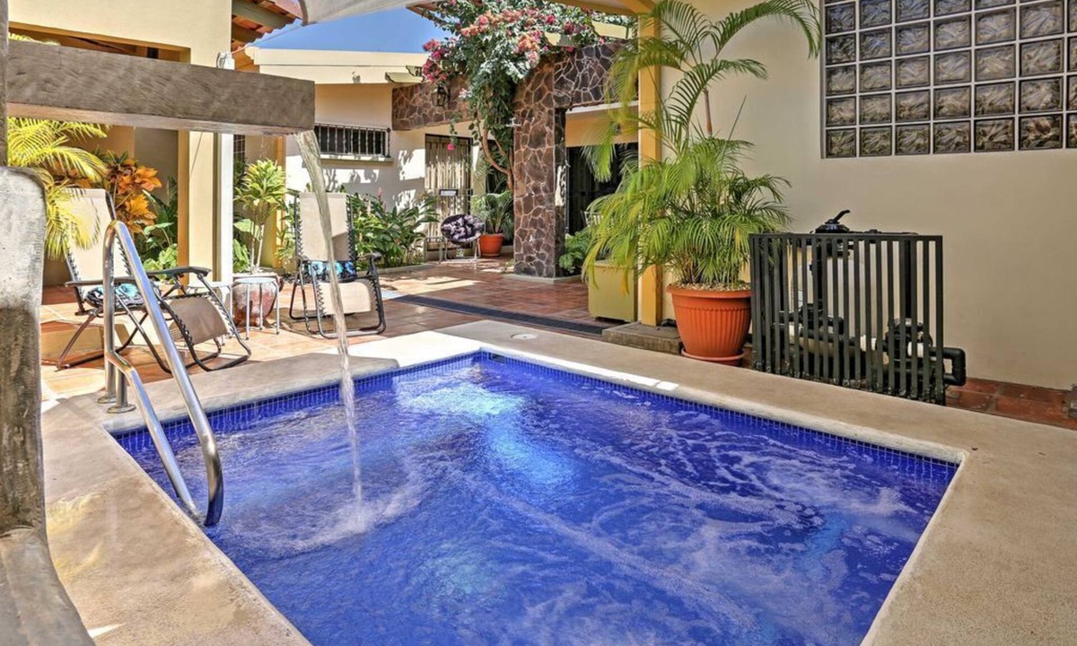 Puntarenas Villa | Affordable 5 star Villa - Steps from the Beach - Breakfast included