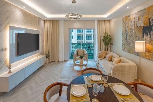 The Greens Apartment | Allsopp & Allsopp - 1-Bedroom Apartment in Al Thayyal, The Greens