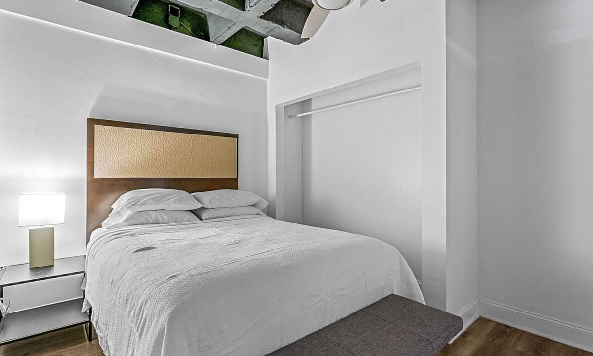 Brookhaven Apartment | Art Deco Buckhead 2BR/1BA Steps from Lenox Square & Piedmont Park