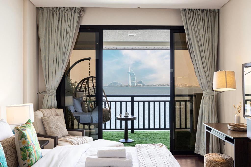 Palm Jumeirah Apartment | Beachfront Residences with Full Sea and Burj AlArab Views in Luxury Resort