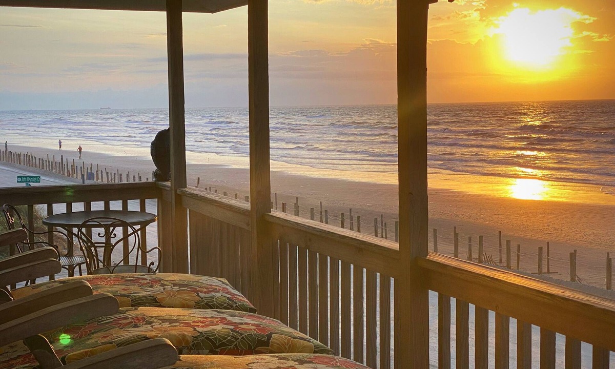 Bermuda Beach House | Beachfront Steps to the Sand Gulf Views Pet-Friendly Galveston West End