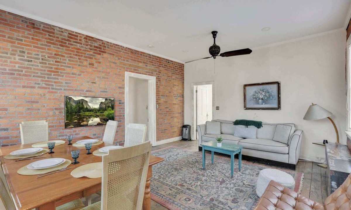 Italian Village Apartment | Big Retro House | Short North | Perfect for Groups
