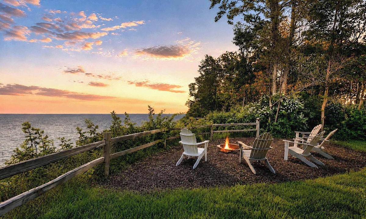 South Haven House | Blackstone on the Bluff | Large Private Beach!