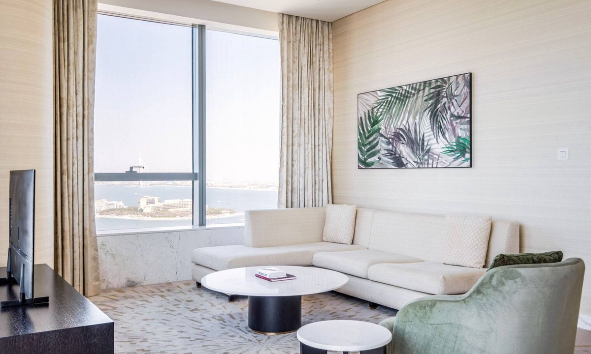 Palm Jumeirah Apartment | Blueground | The Palm Jumeirah, pool, nr Atlantis