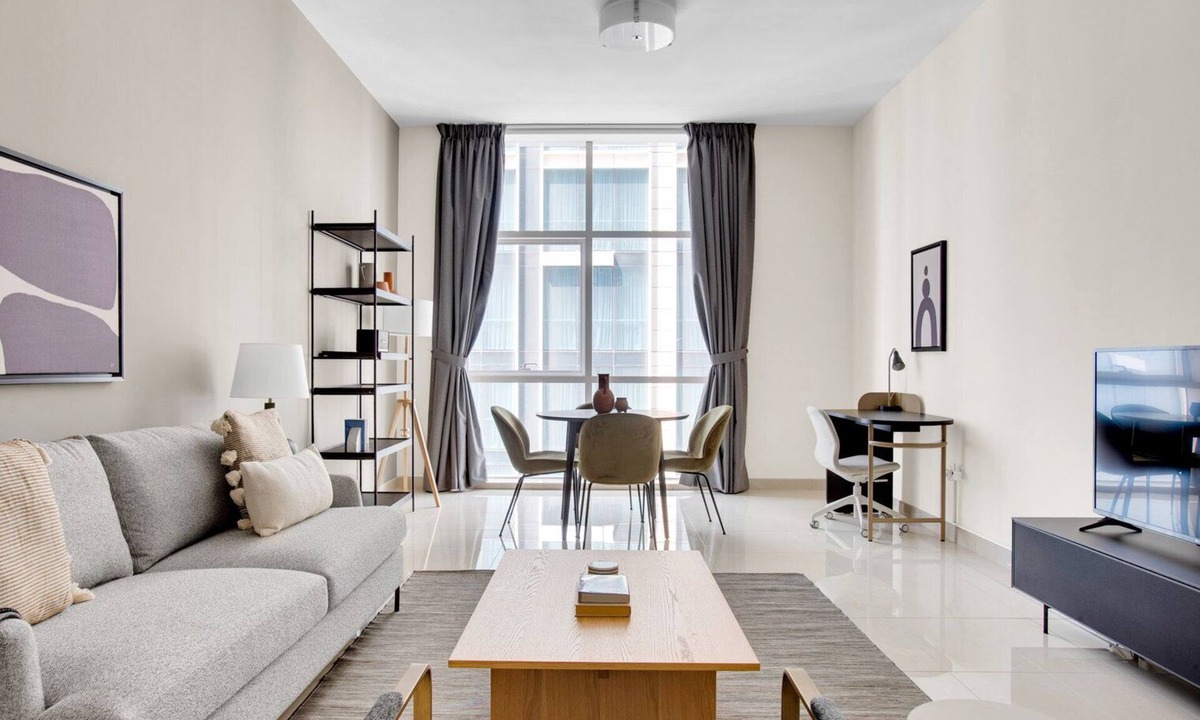 Trade Center Apartment | Blueground | Trade Centre 1, pool, nr Dubai Mall