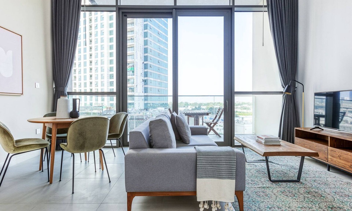 Bur Dubai Apartment | Blueground | Za'abeel 2, pool, nr Dubai Frame