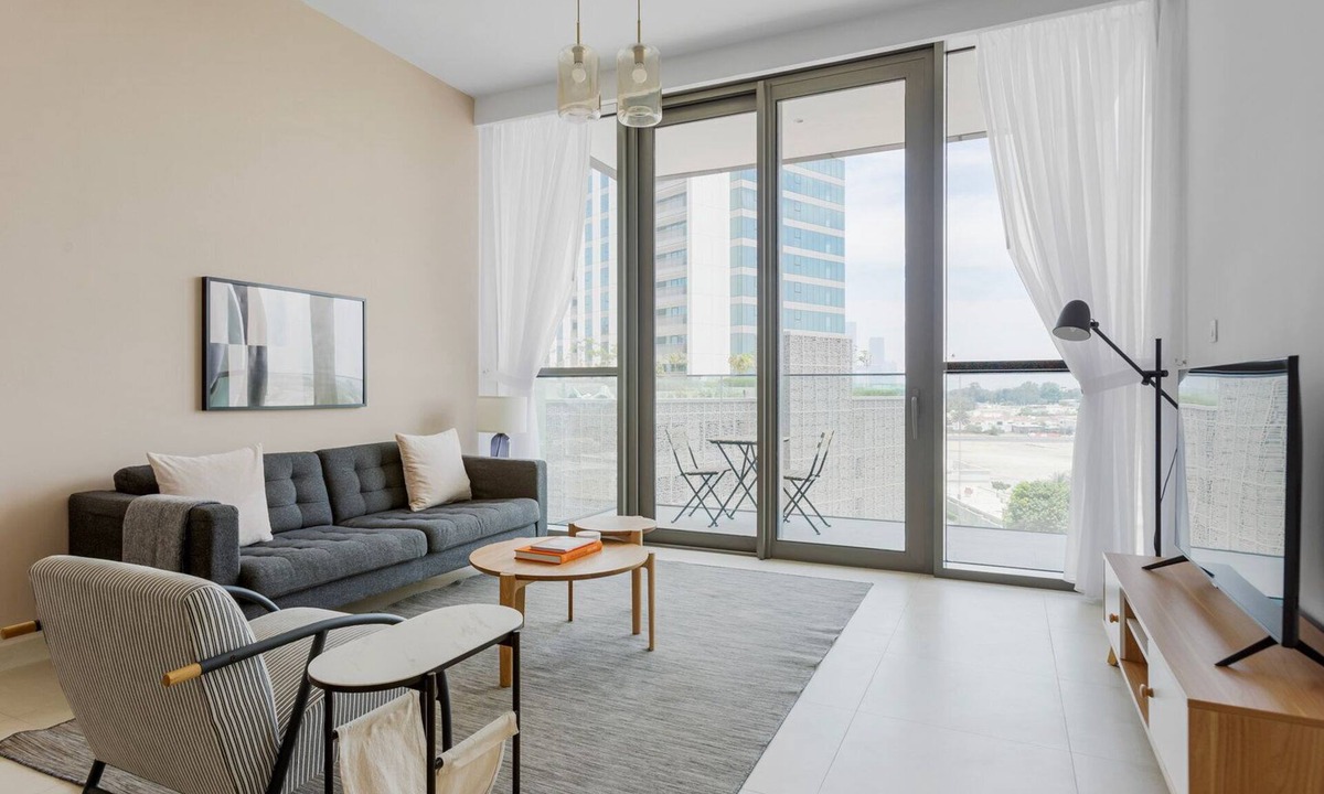 Bur Dubai Apartment | Blueground | Za'abeel 2, pool, nr Dubai Mall