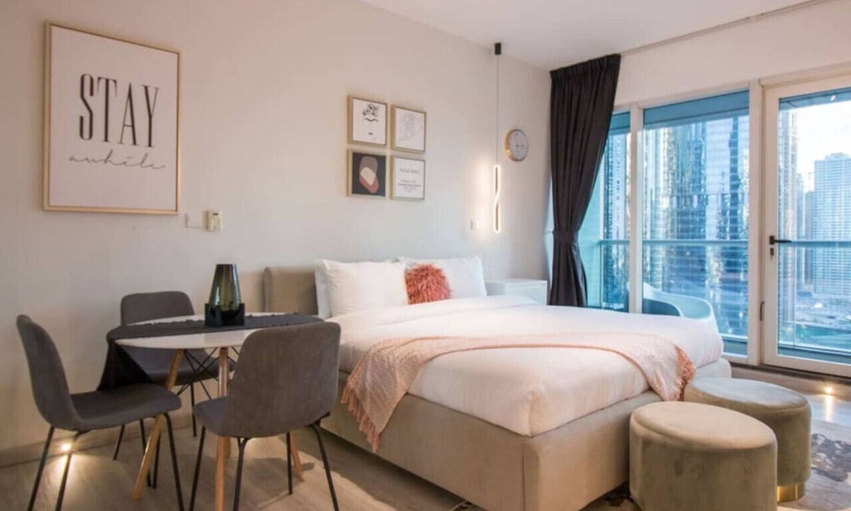 Jumeirah Lake Towers Apartment | Canal-Side Charm: Studio living at Dubai Arch