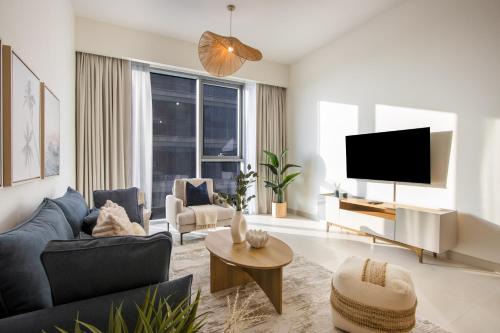 Al Safa Apartment | Canalfront Serene 1B in Wasl, Close to Attractions