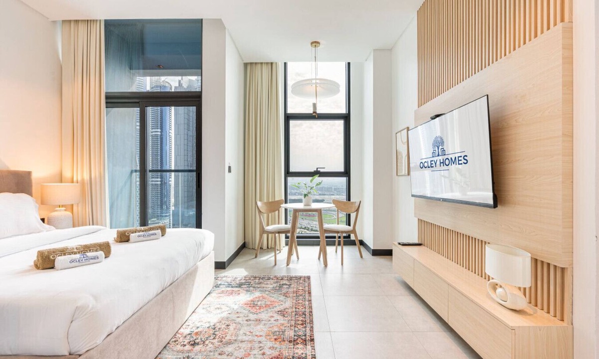 Business Bay Apartment | Central Modern Studio w/Floor to Ceiling Windows