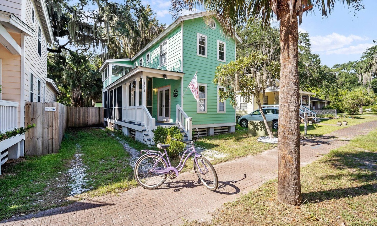Port Royal Cottage | Charming 2-bedroom cottage with Screened Porch, BBQ and Fire-pit in Port Royal