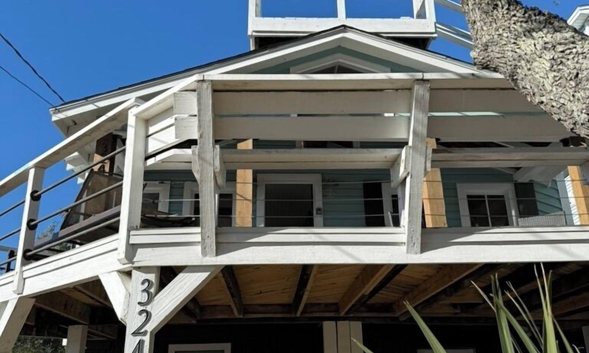 Folly Beach House | Charming Oceanview Bungalow - Prime Location - Steps to Beach