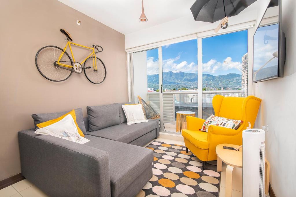 Mata Redonda Apartment | Classy Apartment w/ King Bed Close to Airports