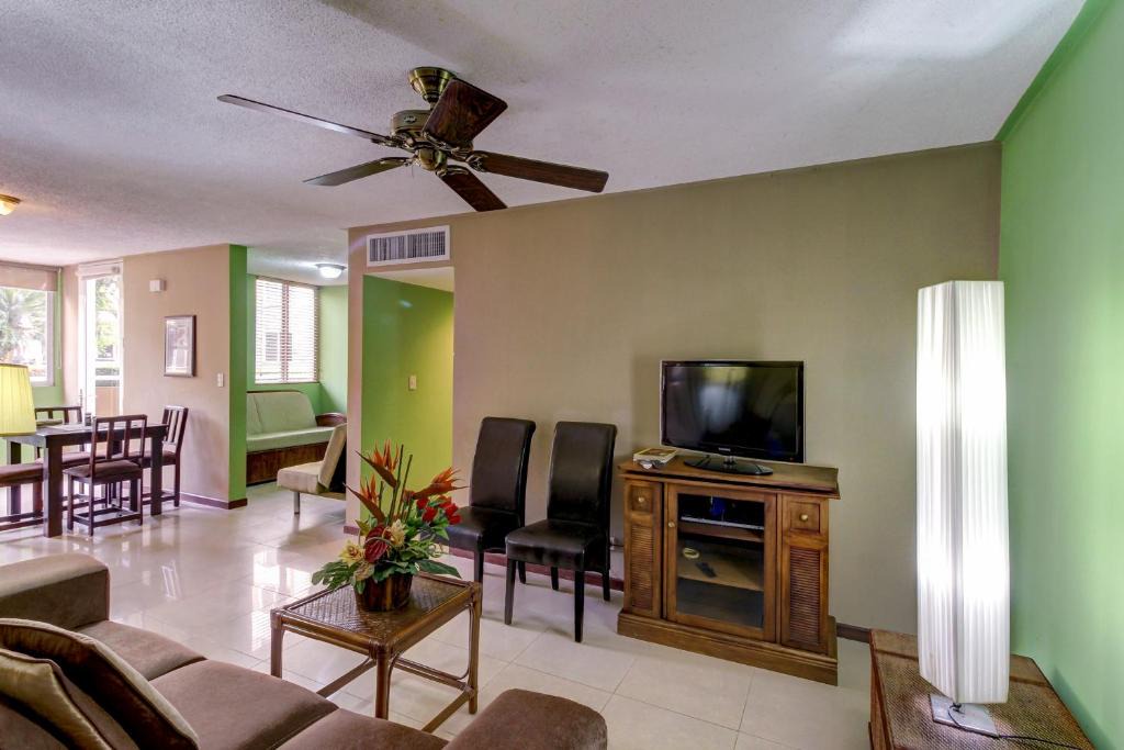 Barrio Santa Lucia Apartment | Costa Linda 804