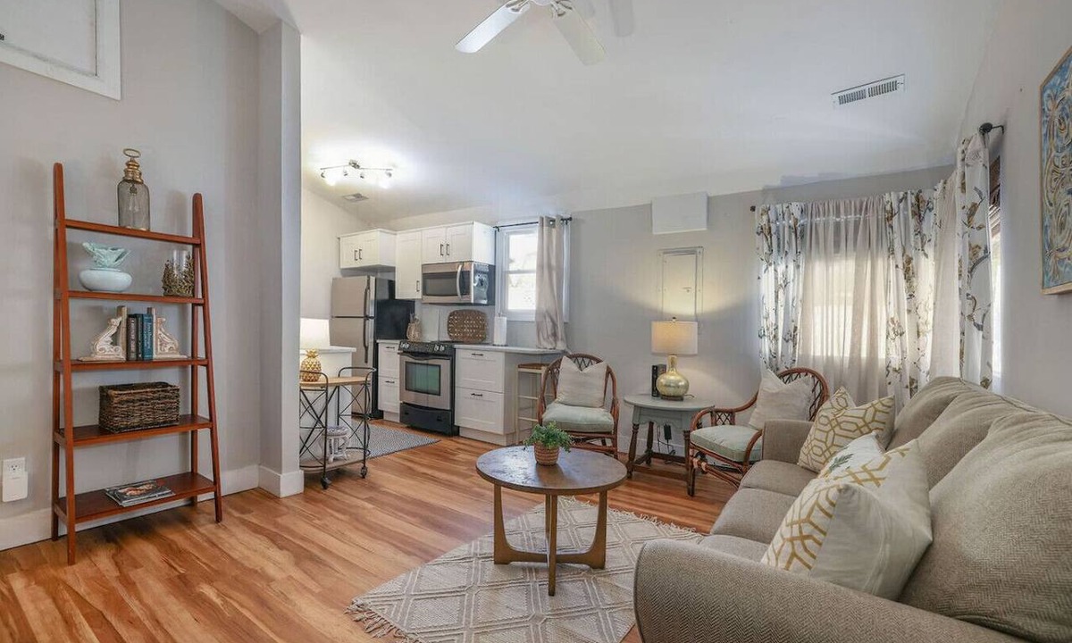 Mount Pleasant Apartment | Cozy 2br/1ba Shem Creek Hideaway!