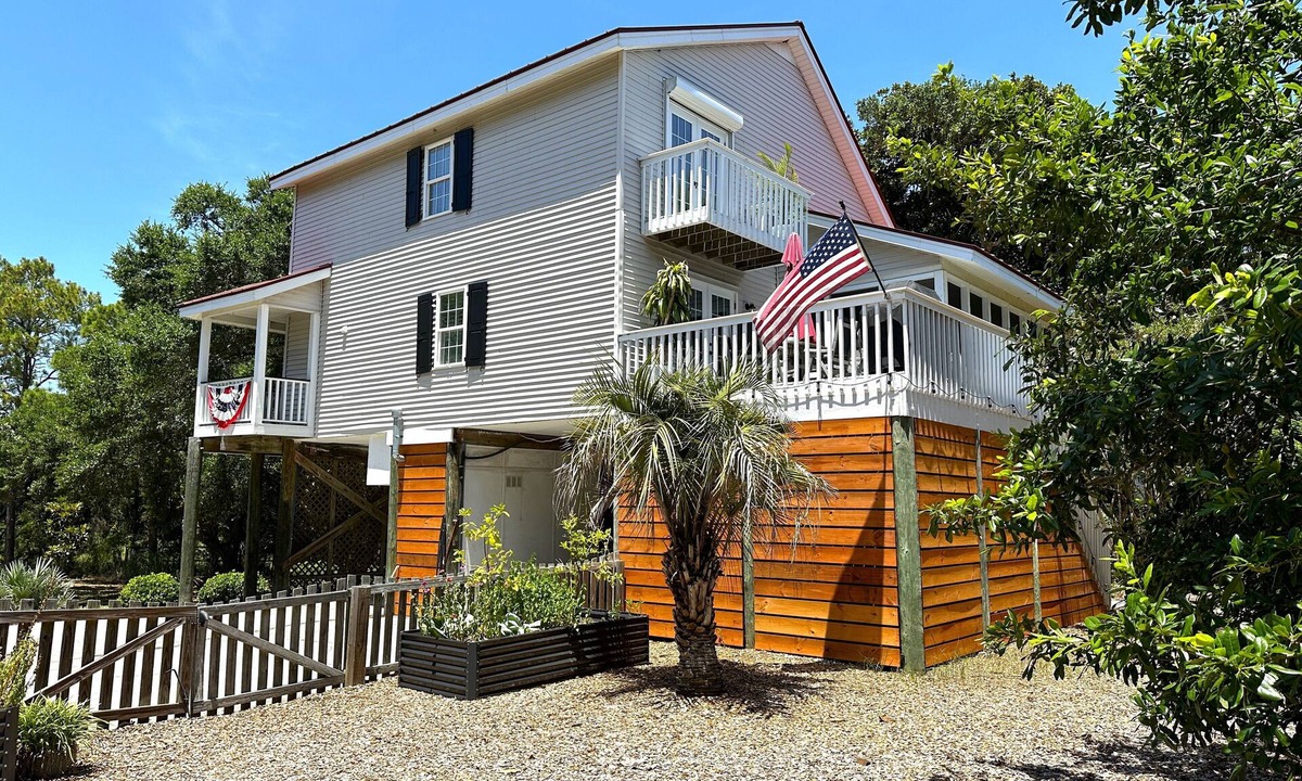 Folly Beach House | Cul-de-Shack 3BR House@1BlkBeach on Quiet Cul-de-Sac