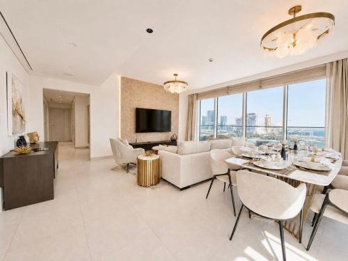Dubai Marina Apartment | Daniels 3BR Plus M at Emaar Beachfront with Marina view