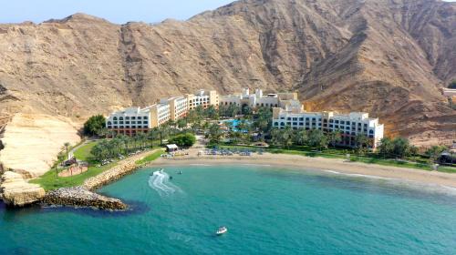 Barr Al Jissah Resort | DoubleTree By Hilton Muscat Al Waha