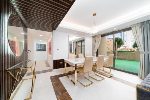 Jumeirah Beach Residence Apartment | Elan Suites 5-Bedroom Beach Villa