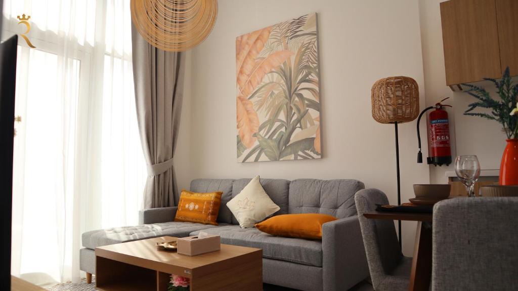 Masdar City Apartment | Elegant 1BR Retreat - Chic Central City Haven