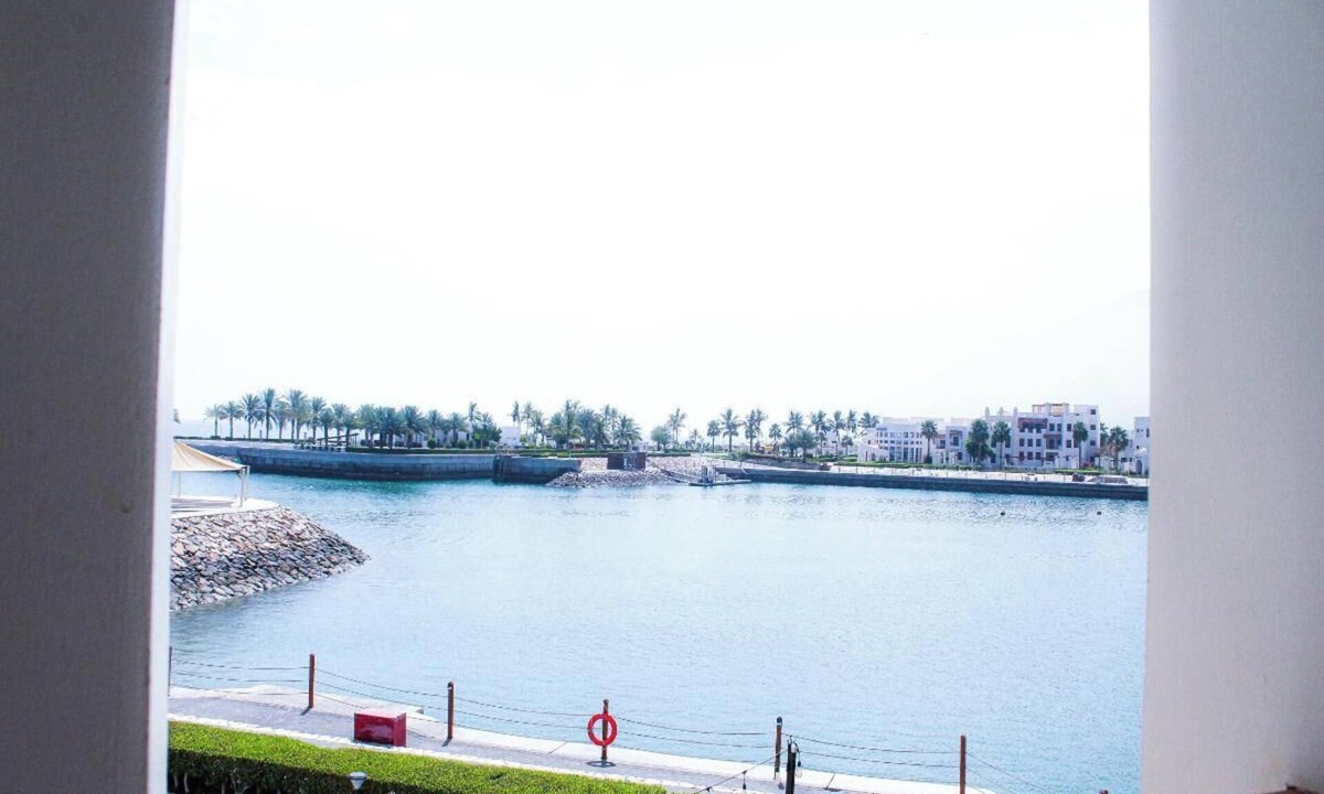 As Sifah Apartment | Elegant Coastal Living
