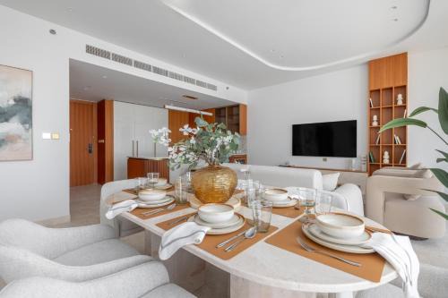 Palm Jumeirah Apartment | Exclusive 2BR Residence on Palm Jumeirah - Beach Access