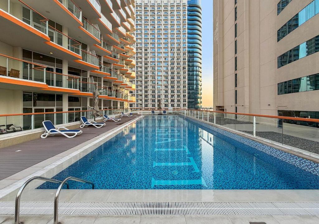 Business Bay Apartment | FIRST CLASS Studio Canal & Burj Khalifa View