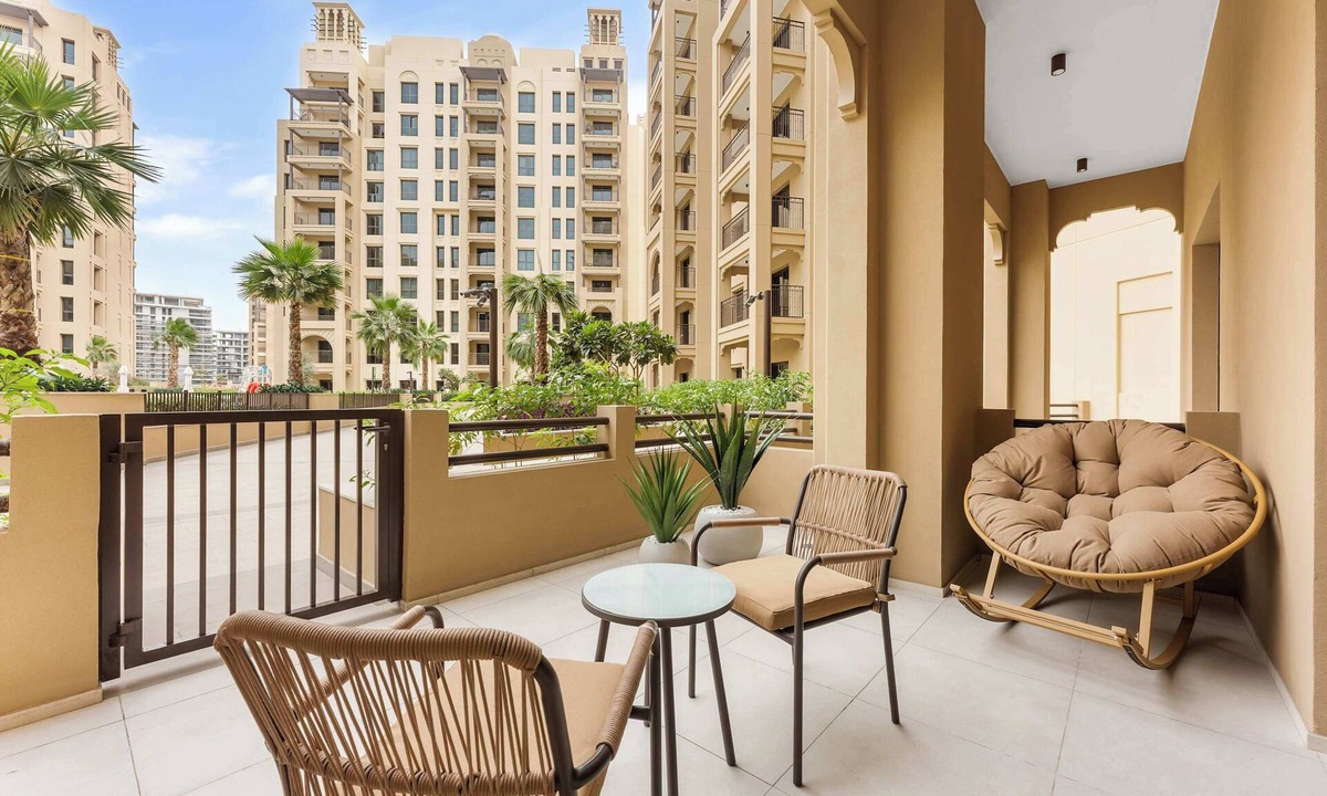 Umm Suqeim 3 Apartment | Free housekeeping visits during your stay - StayShort - Modern 1BR Retreat in MJL Sleeps 4