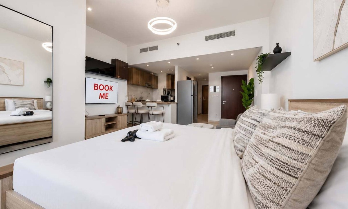 Dubai Sports City Apartment | Free housekeeping visits during your stay - StayShort - Chic Studio Apartment in Sports City - Sleeps 2