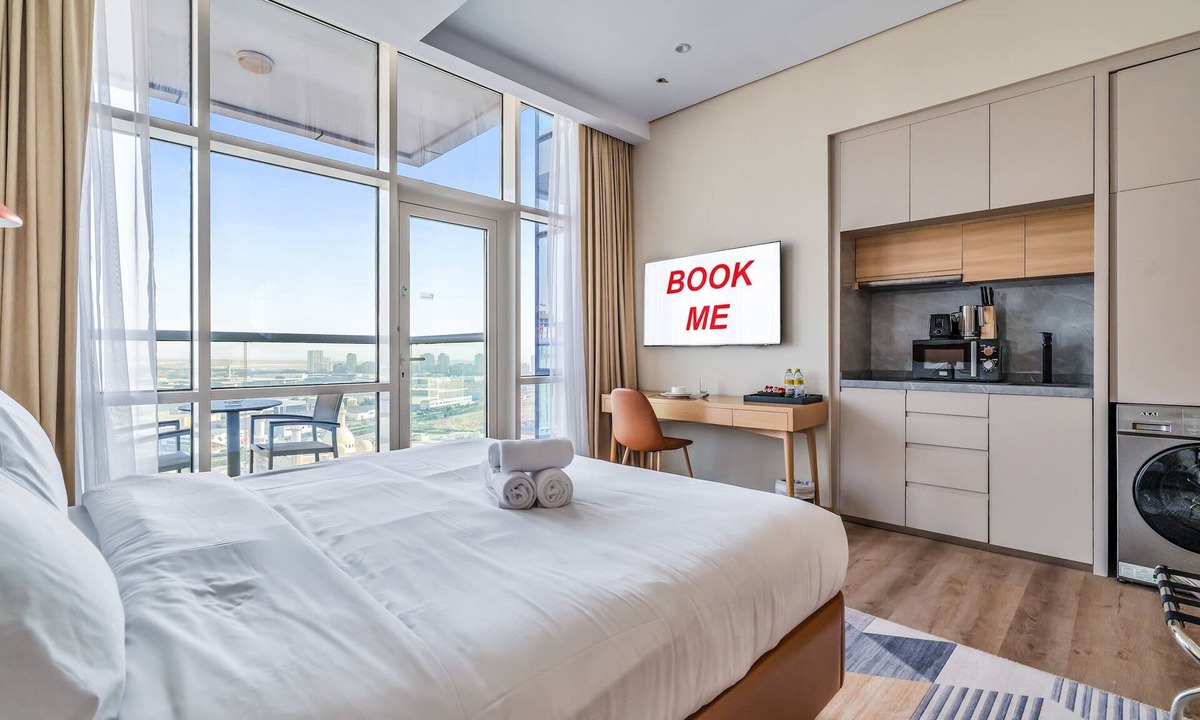 Jumeirah Village Triangle Apartment | Free housekeeping visits during your stay - StayShort - Stylish Studio in JVT Sleeps 2 with Balcony