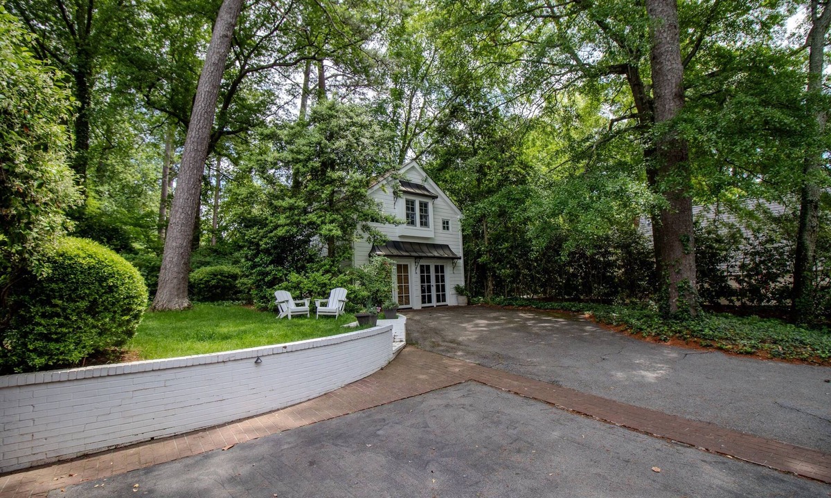 Brookhaven Cottage | Gorgeous Historic Carriage House with fine furnishings and modern amenities