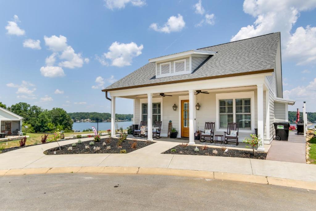 Greenwood House | Greenwood Getaway w/Furnished Patio & Lake View