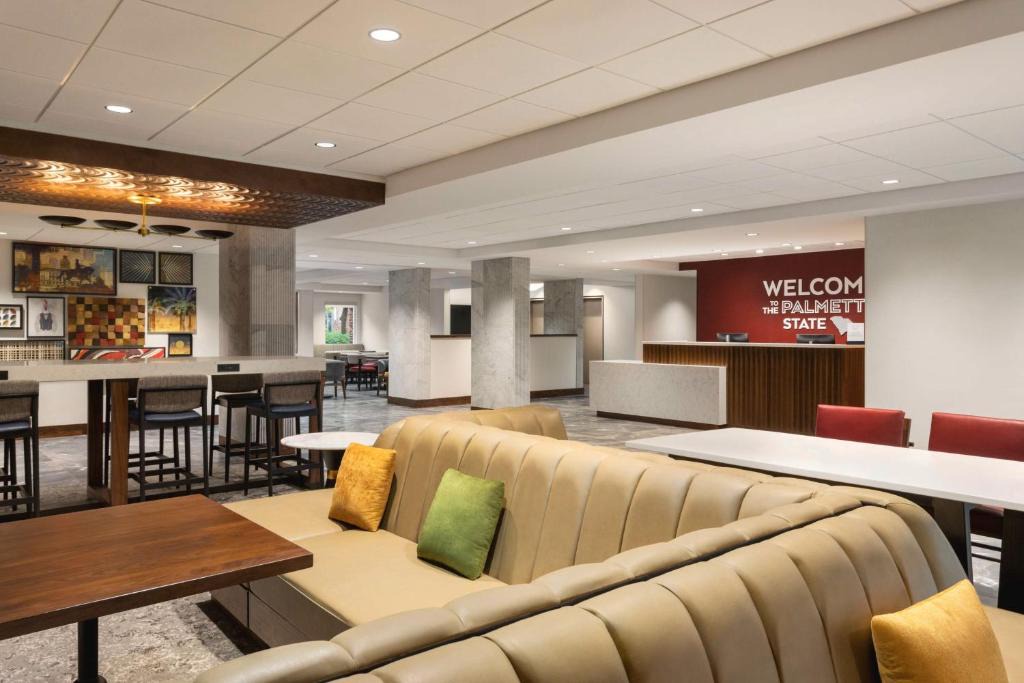The Vista Hotel | Hampton Inn Columbia-Downtown Historic District