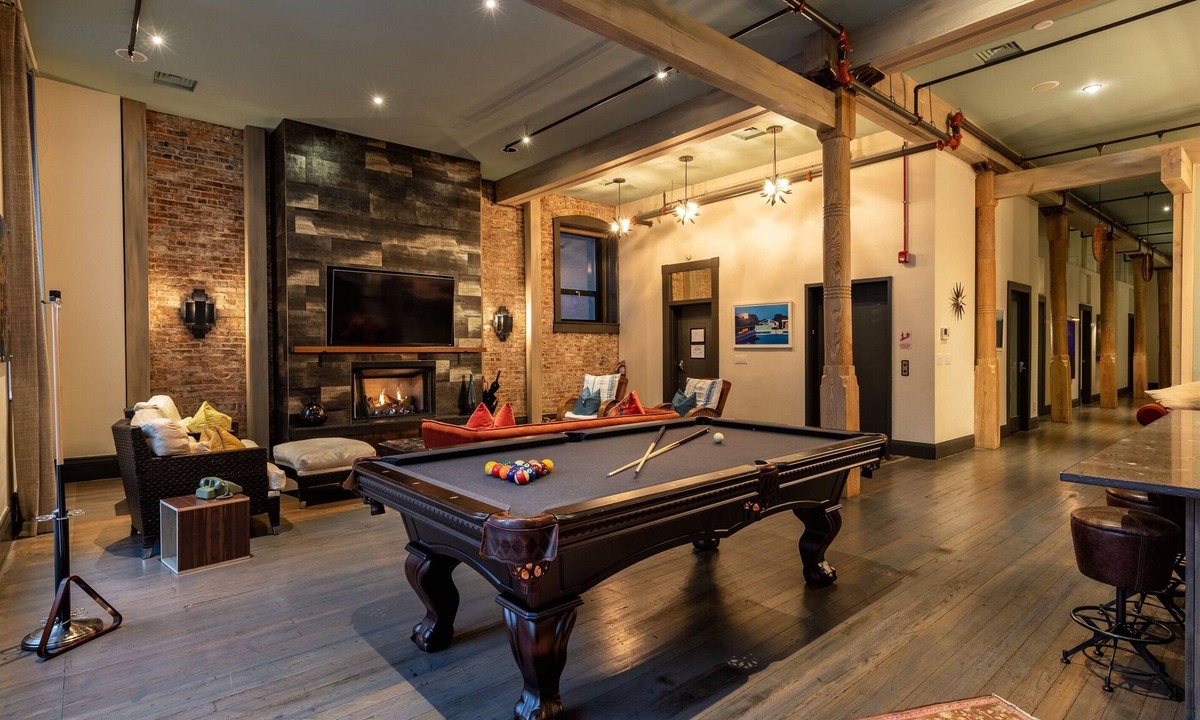 Downtown Nashville Condo | Heart of Downtown- 4 BR Walk to Everything!-Amazing loft close to everything!