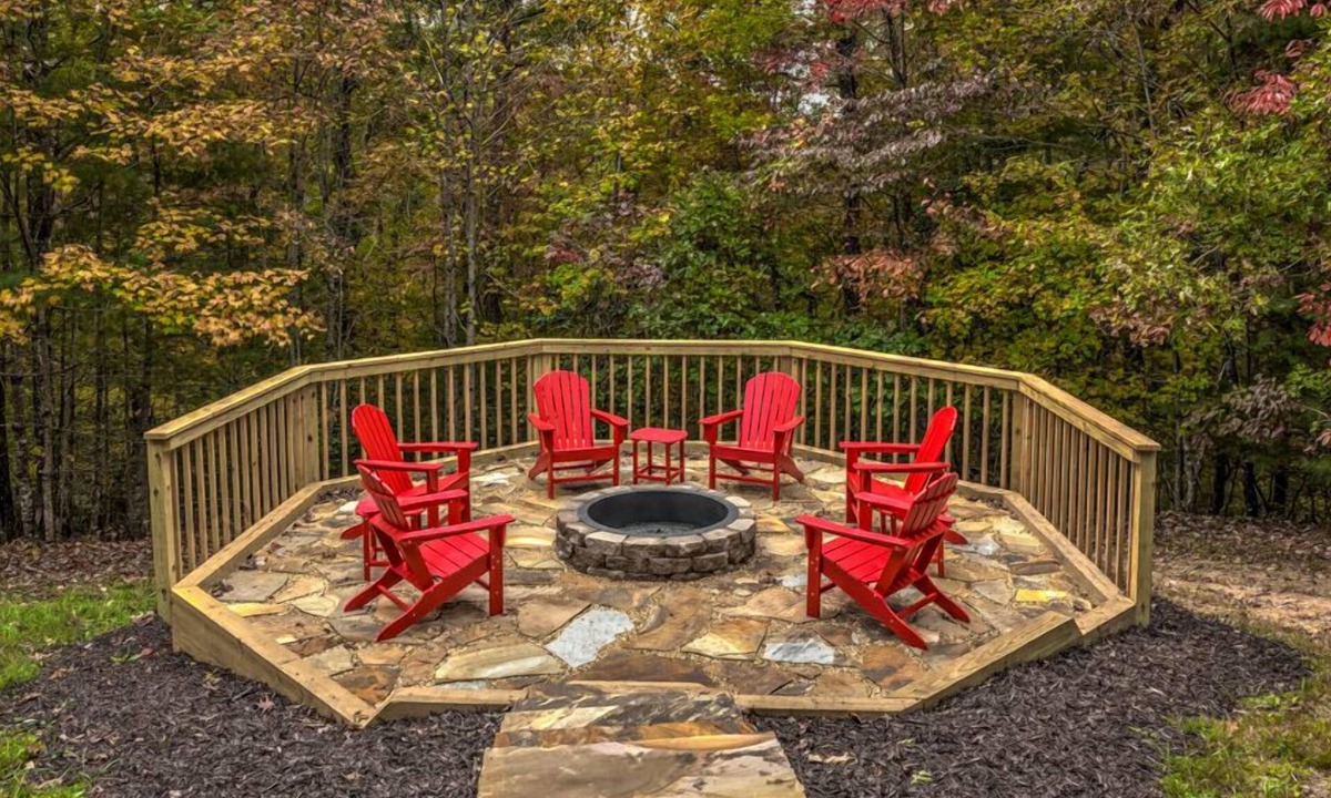 Williamstown House | Hibernation Station - Pet Friendly | Hot Tub | Fire Pit | Pool Table & Arcade Games