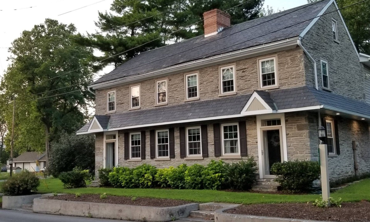 Paradise House | Historic Hideout - Unique Getaway in Amish Country with HOT TUB
