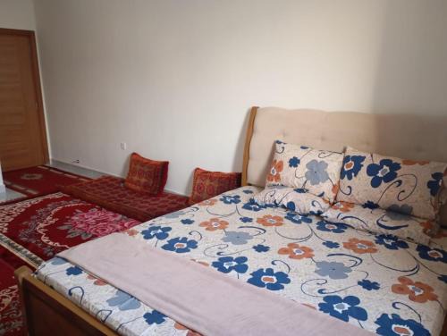 Al Ghubrah Ash Shamaliyyah Apartment | Home Room