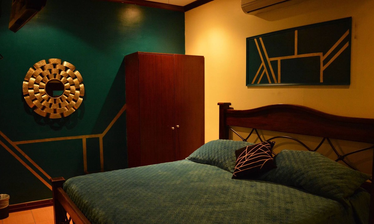 Amon Hotel | Hotel CR Lounge by Little Havana