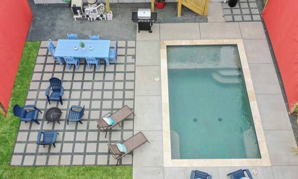 San Jacinto House | Island Time Poolside | Walk to Beach | Pier