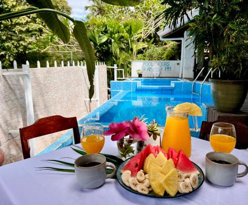 Quepos Hotel | Kika Zaru Free MA Park Tour & Breakfast