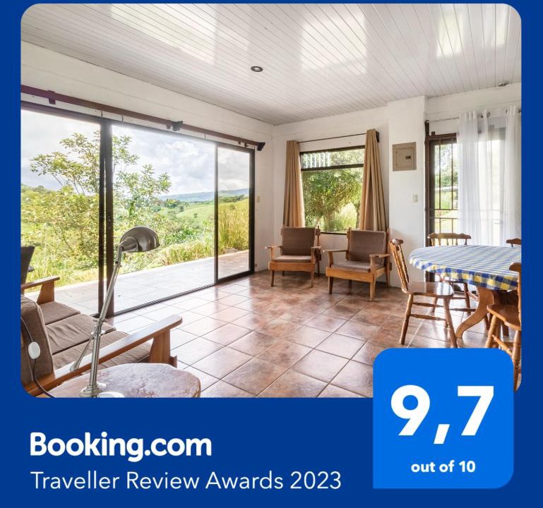 Angeles Sur Apartment | La Martinita - Cozy 2 Bedroom Cottage in San Ramon